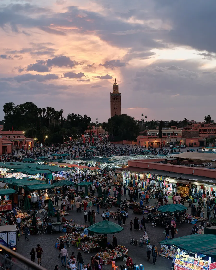 Praça Jemaa el-Fna ao pôr do sol em Marrakech