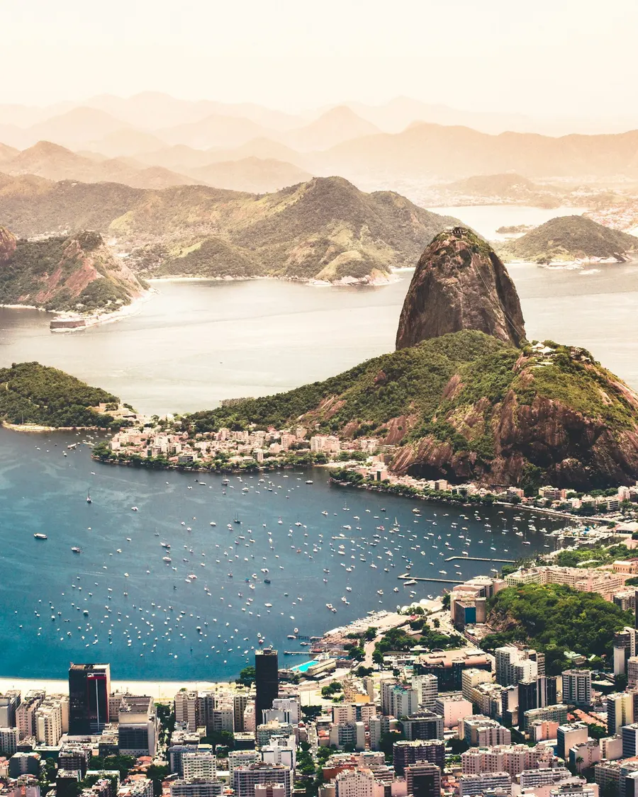 Vista aérea do Rio de Janeiro com o Pão de Açúcar