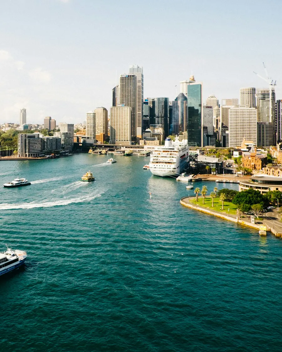 Porto de Sydney com a Opera House e o skyline